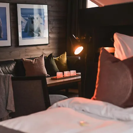 Svalbard | Polfareren 4*