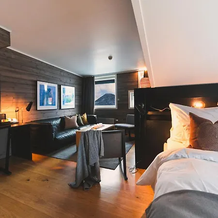 Svalbard | Polfareren Longyearbyen