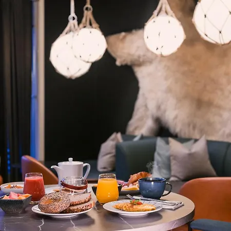 Svalbard | Polfareren 4*