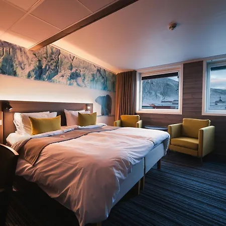 Svalbard | Polfareren Отель 4*