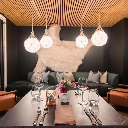 Svalbard | Polfareren Hotel 4*