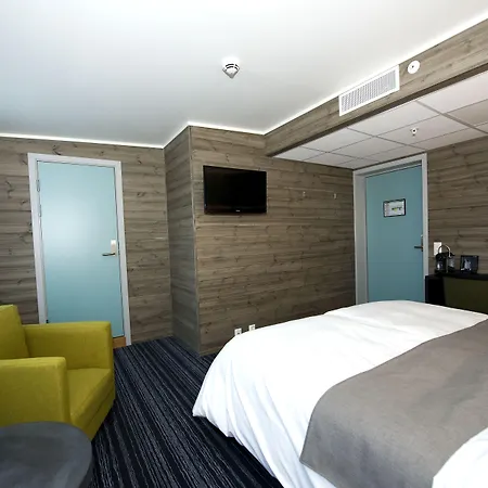 Hotell Svalbard | Polfareren 4*