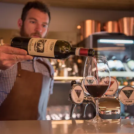 Svalbard | Polfareren Лонгйир