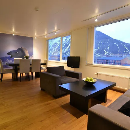 Svalbard | Polfareren Longyearbyen