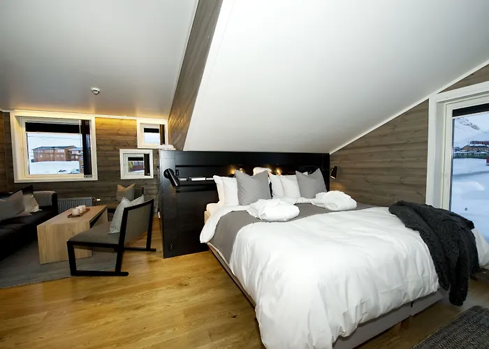 Svalbard | Polfareren 4* לונגיירביין