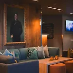 Hotel Svalbard | Polfareren